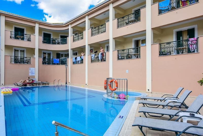 Timos Hotel ลากานาส ภายนอก รูปภาพ